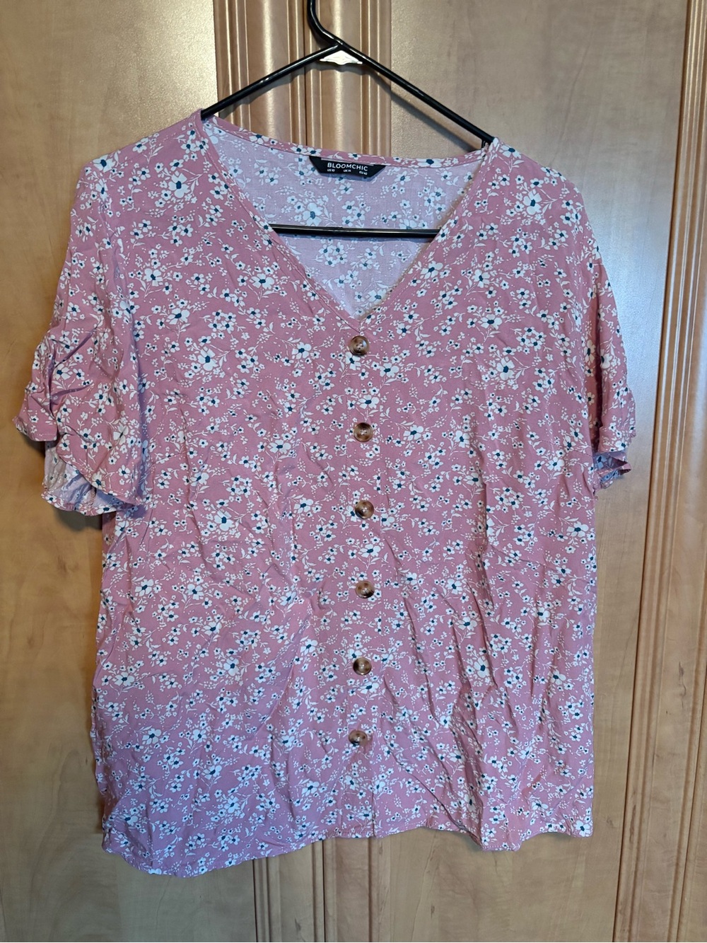 BloomChic Rose Floral Button-Front V-Neck Blouse